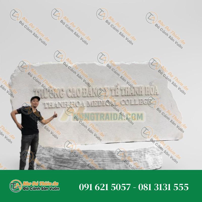 Khắc đá bảng hiệu đá Trường cao đẳng y tế Thanh Hoá 4.2m