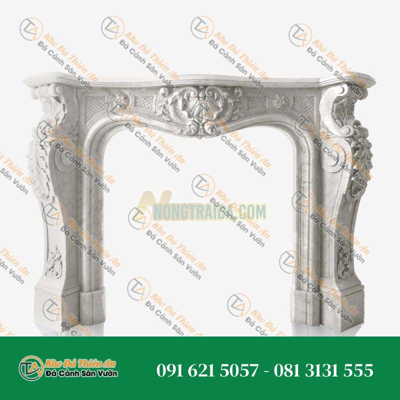 Khung lò sưởi bằng ngọc trắng với các cạnh cửa lò hẹp
