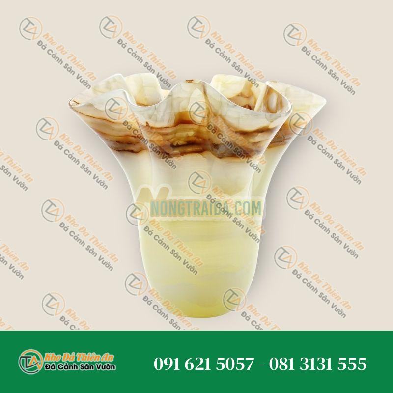 Lò sưởi bằng đá cẩm thạch hồng hibiscus với tượng trẻ em bằng đồng