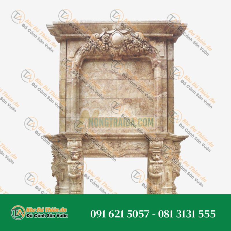 Lò sưởi đá cẩm thạch cao với phần trang trí phía trên