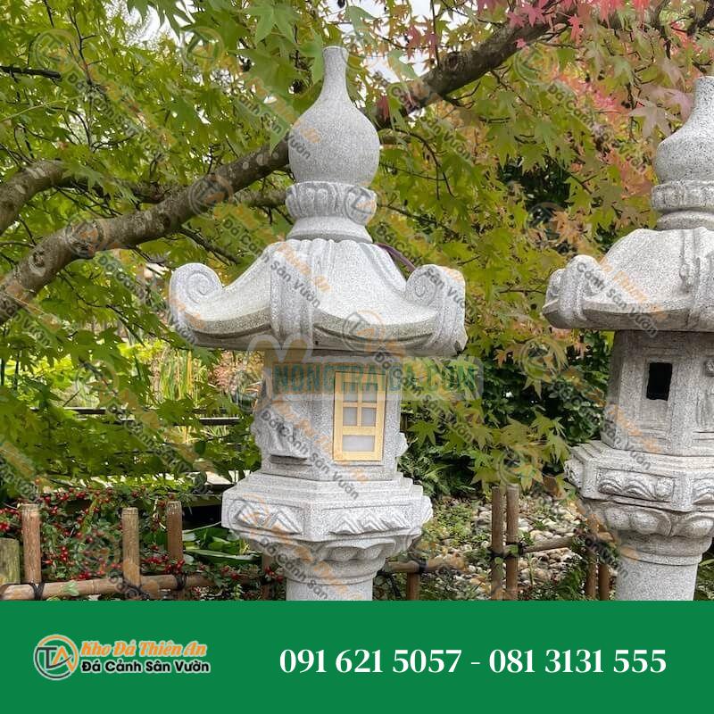 Lồng gỗ cho đèn đá Kasuga or Yunoki