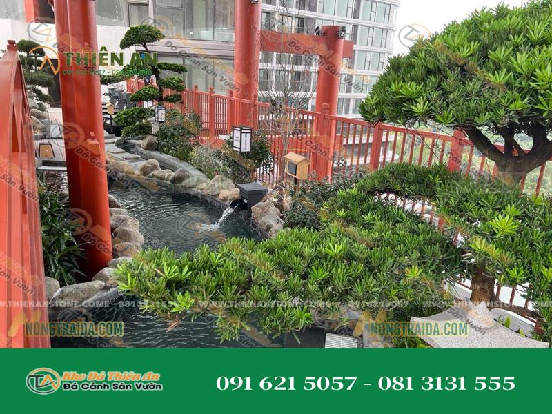 Mẫu Hồ Cá Koi Lớn Dùng Đá Cuội Vàng