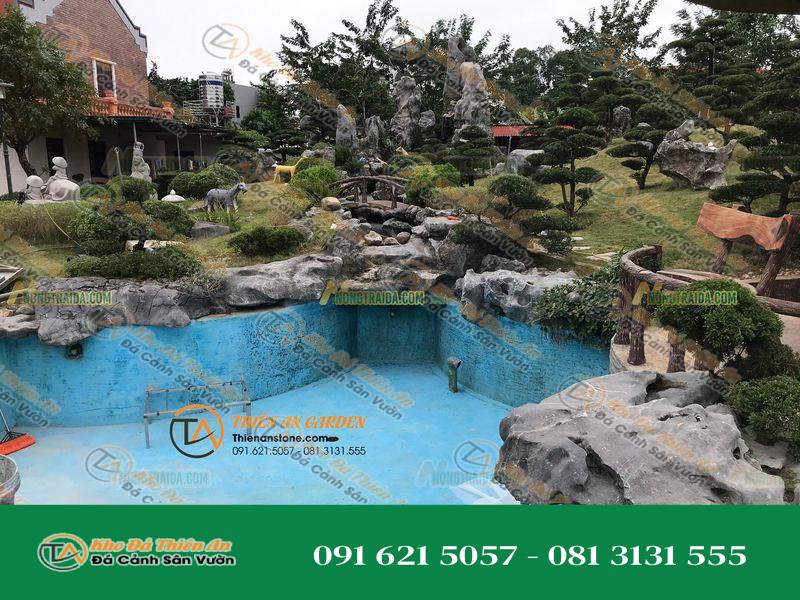 Mẫu Hồ Cá Koi Non Bộ Đá Lũa Đen Cao 4m