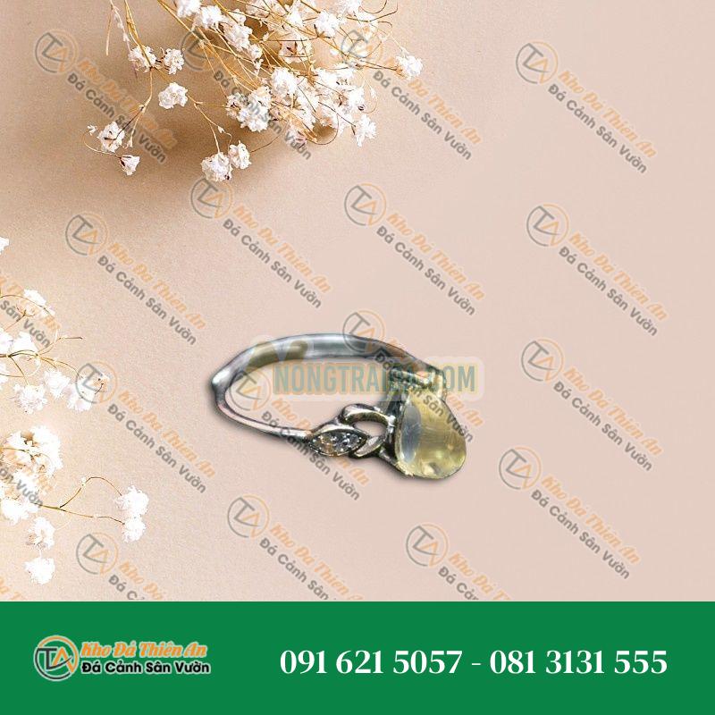 Nhẫn đá Mặt trăng 5x8mm bạc 925