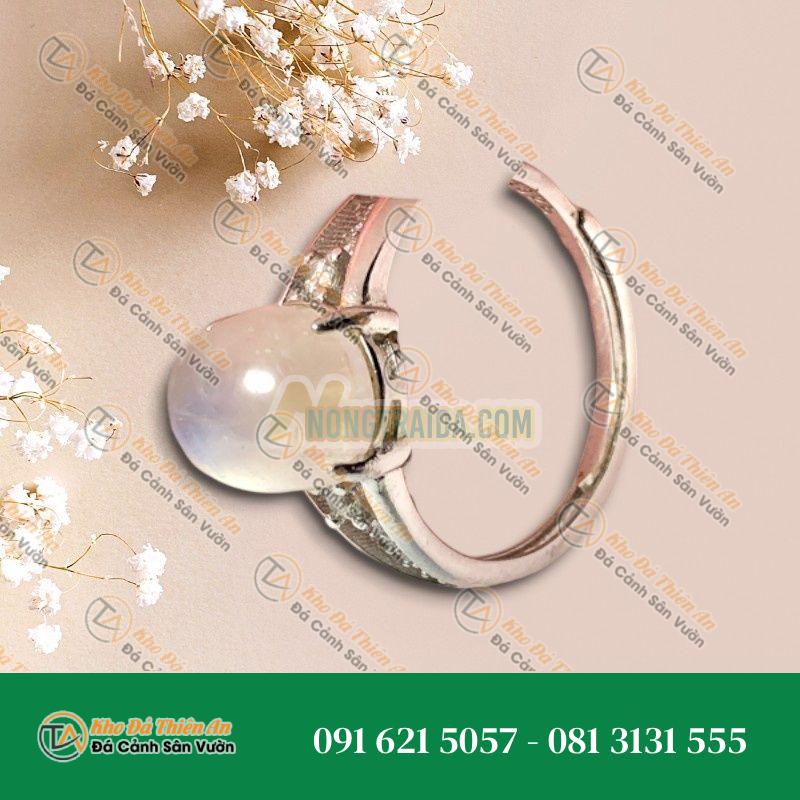 Nhẫn đá mặt trăng 8x10mm bạc 925