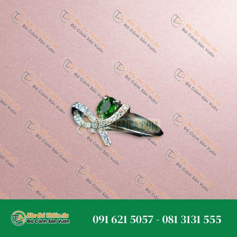 Nhẫn Diopside 4x5mm bạc 925