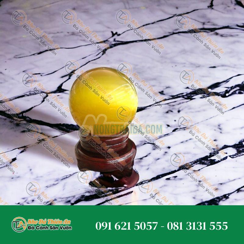 Quả cầu phong thủy đá mắt mèo vàng đậm – Đường kính 9cm