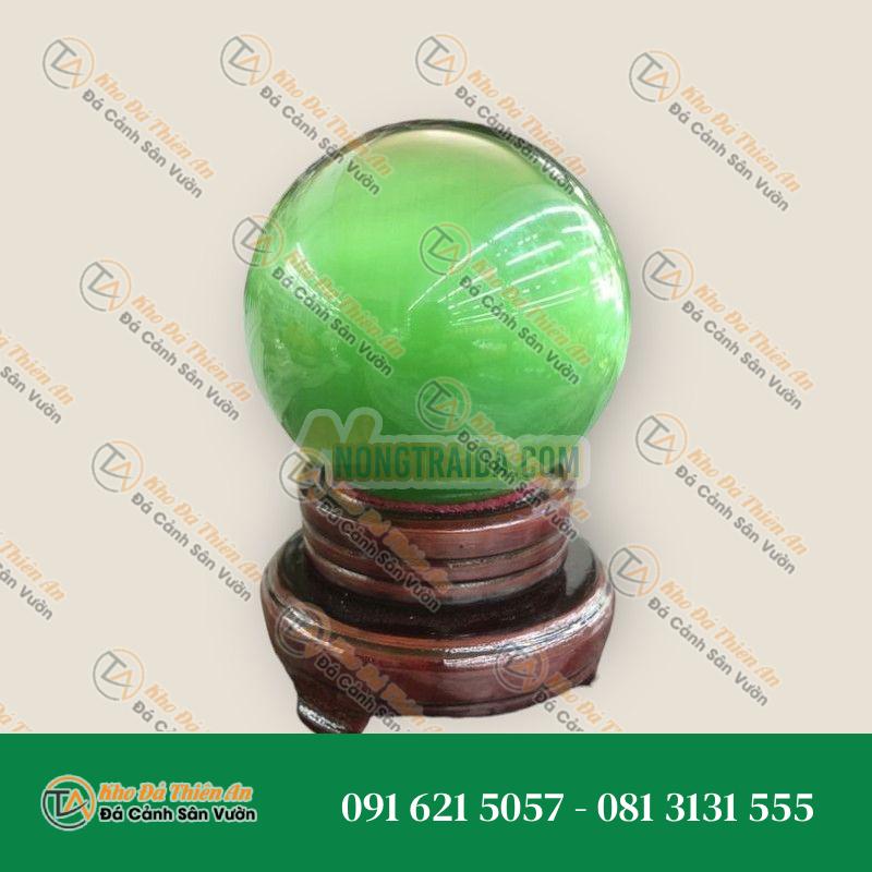Quả cầu phong thủy đá mắt mèo xanh lá – Đường kính 9cm
