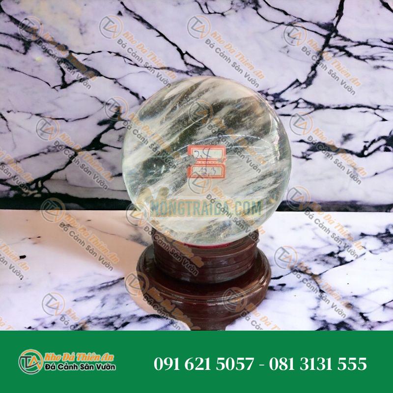 Quả cầu phong thủy đá thạch anh canxit trắng vân mây – Đường kính 12,3cm