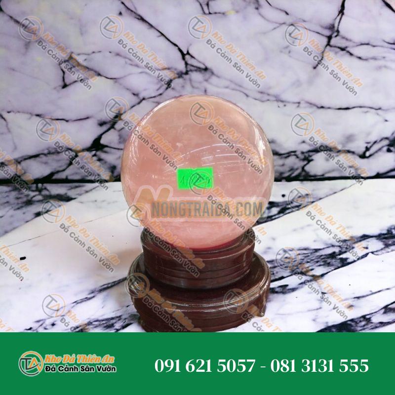Quả cầu phong thủy đá thạch anh hồng – Đường kính 11,1cm