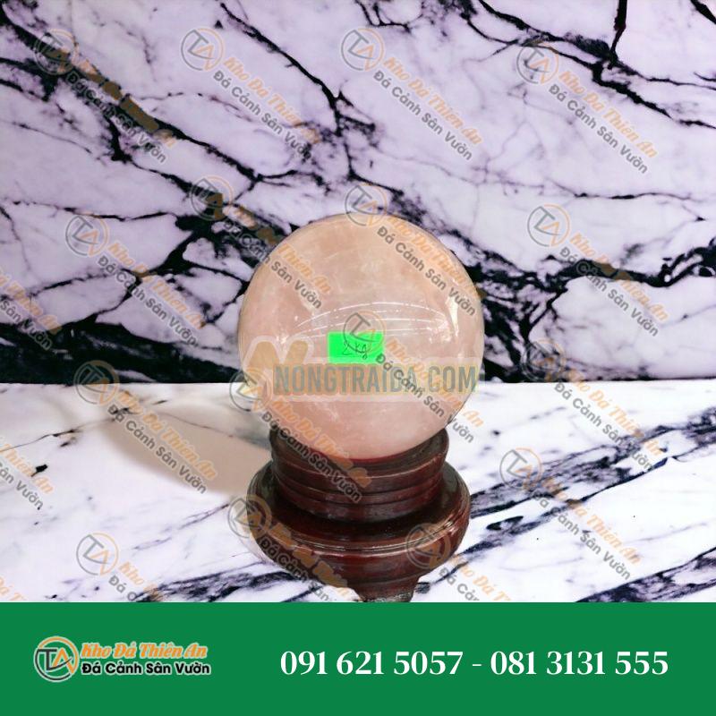 Quả cầu phong thủy đá thạch anh hồng – Đường kính 11,3cm