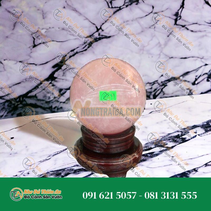 Quả cầu phong thủy đá thạch anh hồng – Đường kính 11,5cm