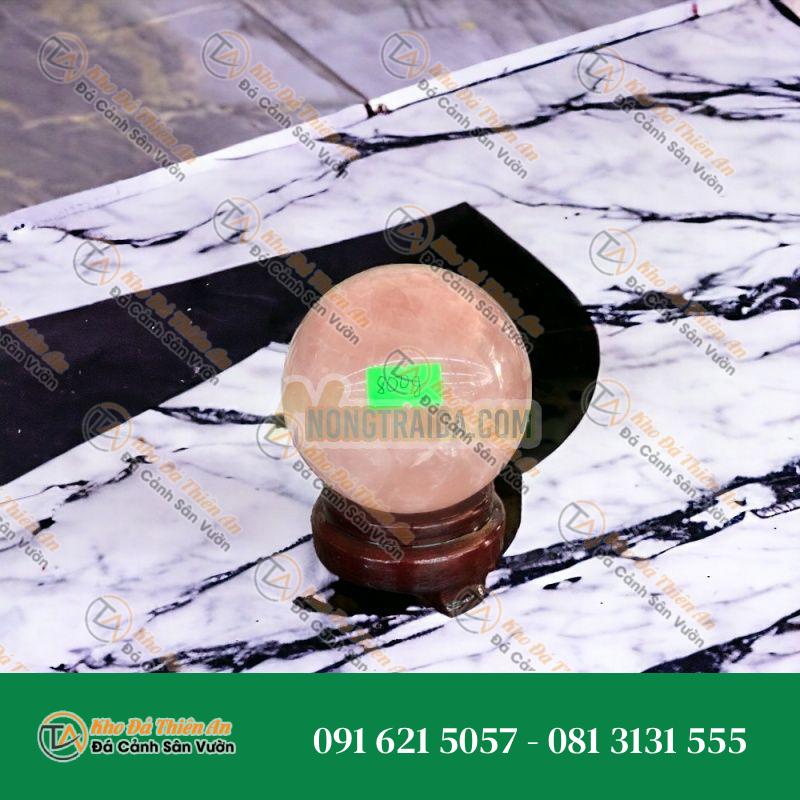 Quả cầu phong thủy đá thạch anh hồng – Đường kính 8,2cm