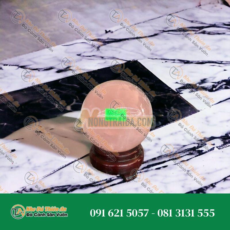 Quả cầu phong thủy đá thạch anh hồng – Đường kính 8,5cm