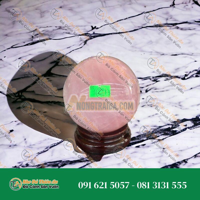 Quả cầu phong thủy đá thạch anh hồng – Đường kính 9,5cm