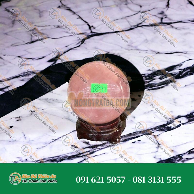 Quả cầu phong thủy đá thạch anh hồng – Đường kính 9,7cm
