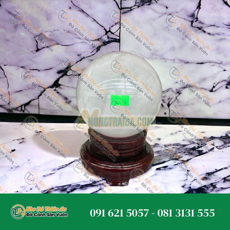 Quả cầu phong thủy đá thạch anh trắng – Đường kính 11,7cm