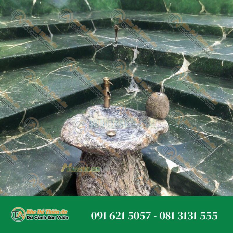 Trụ đá cuội vân mây