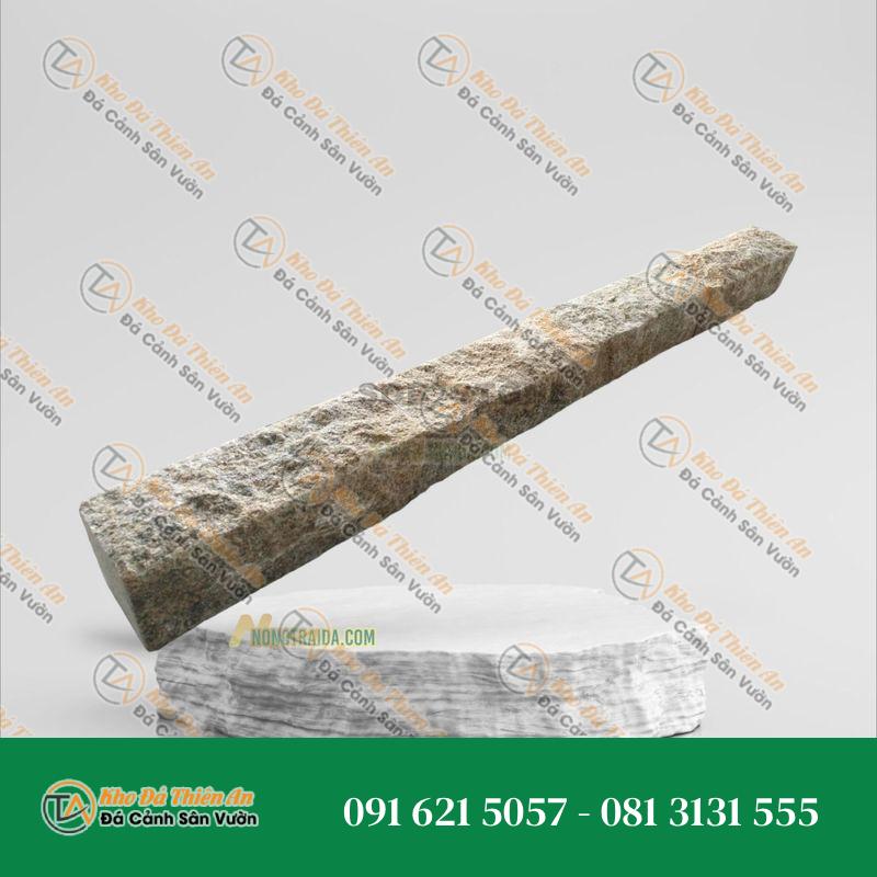 Trụ đá granite trắng muối tiêu bóc lồi 150cm