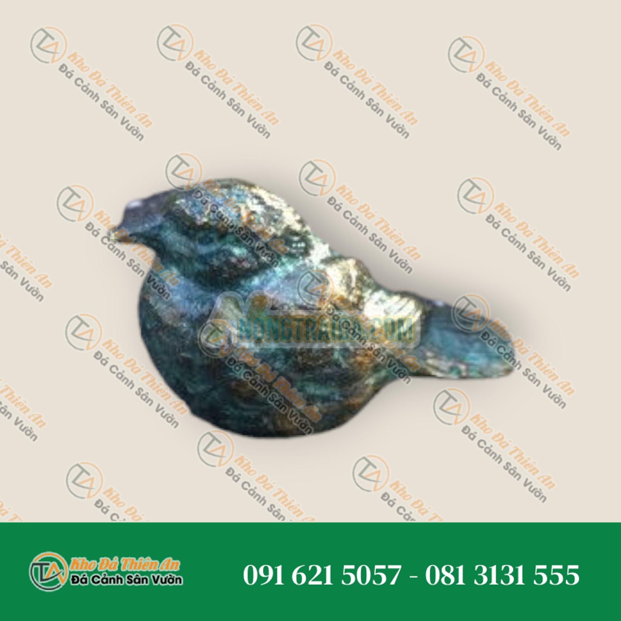Tượng đồng chim ngồi trên đá bazan