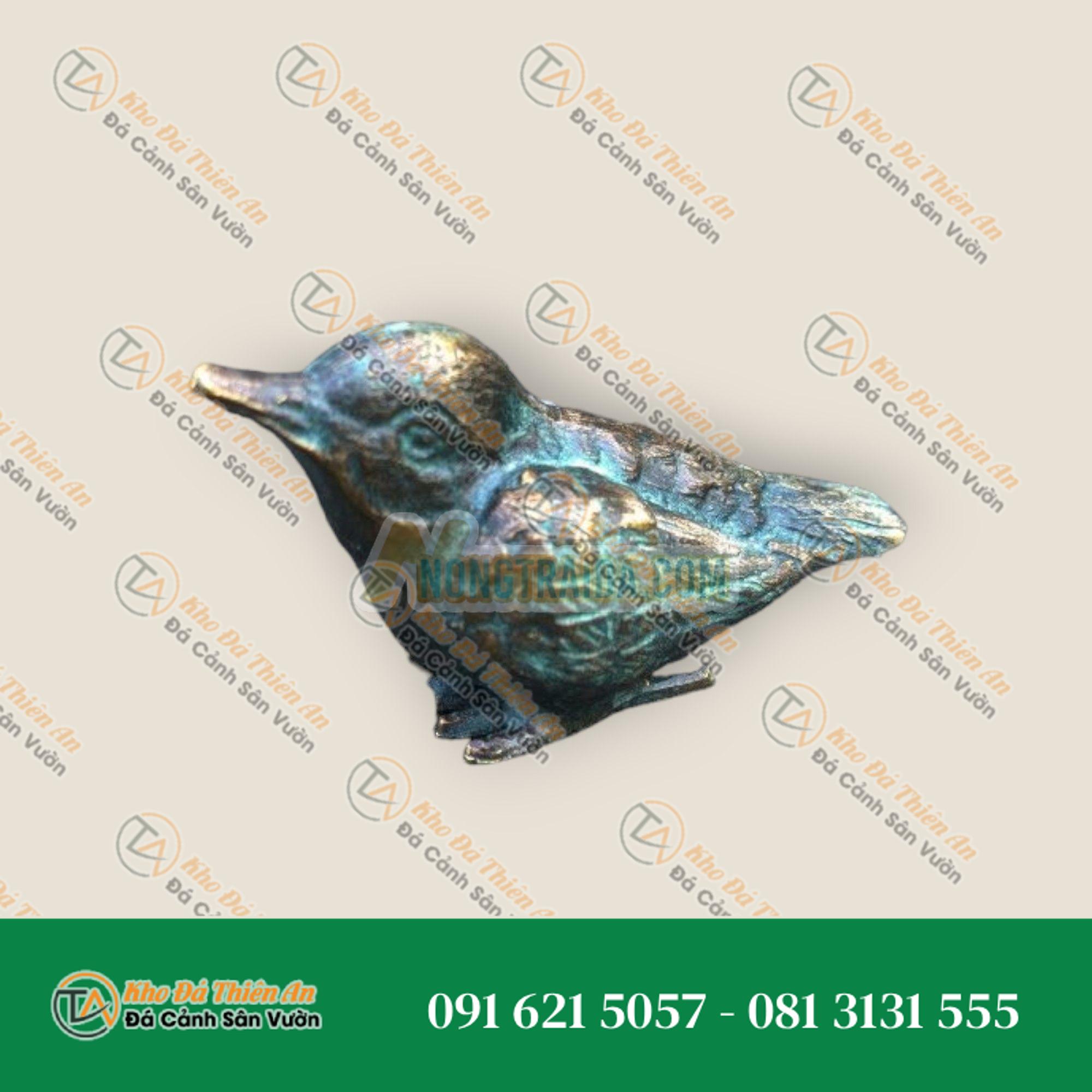 Tượng đồng chim trên đá bazan