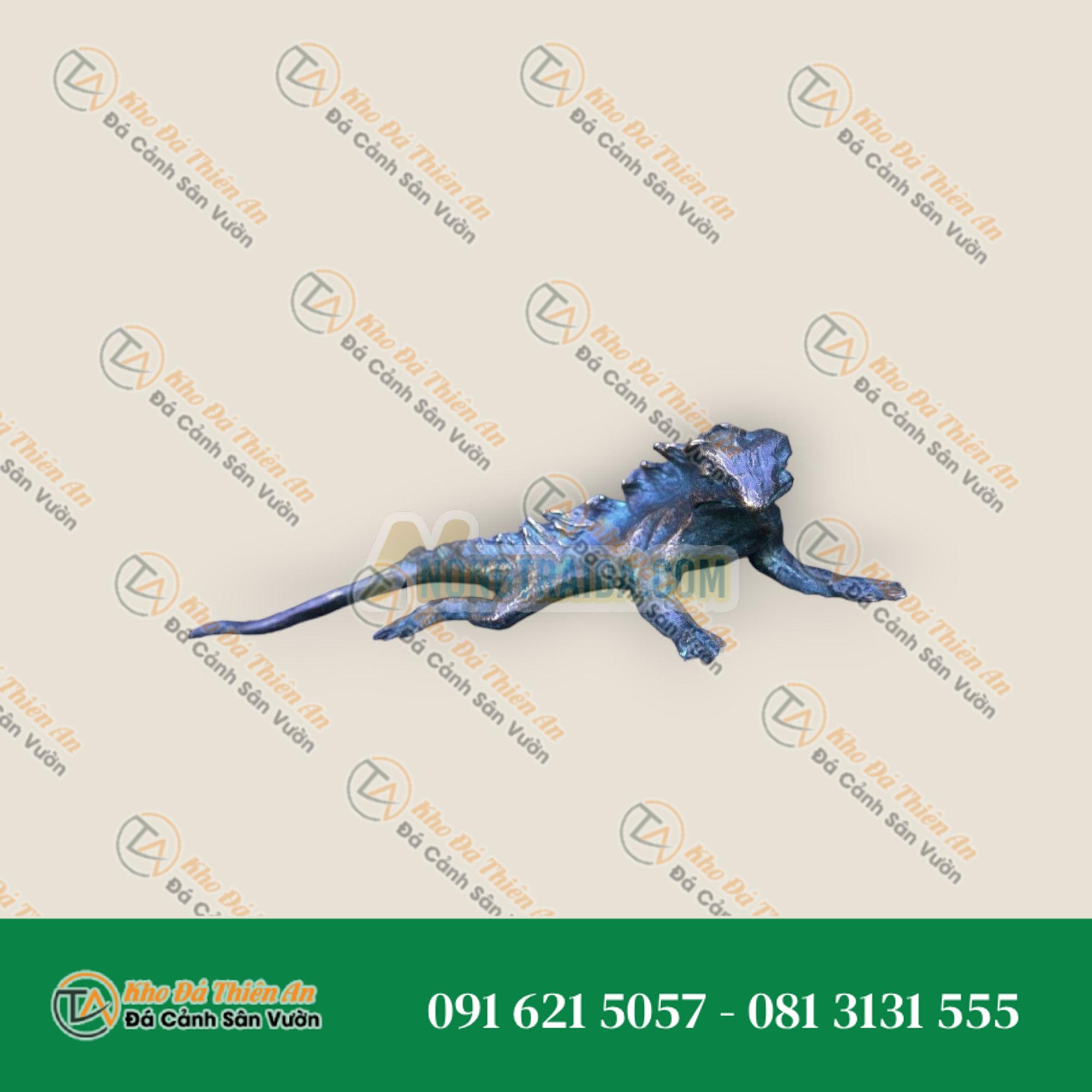 Tượng đồng thằn lằn trên đá bazan