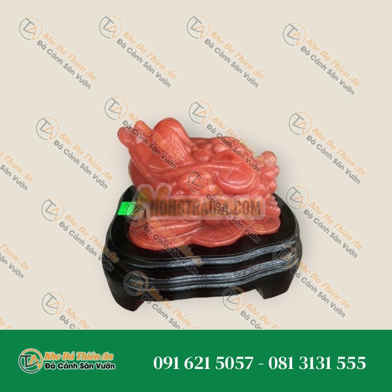 Tượng Thiềm Thừ Đá Obsidian Đỏ 1,47kg – Cóc Ngậm Tiền Phong Thủy Chiêu Tài Lộc