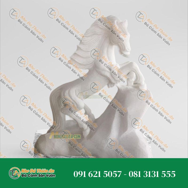 Tượng Ngựa Đứng Đồi Đá Cẩm Thạch Trắng 28cm – Biểu Tượng Uy Lực & Thành Công