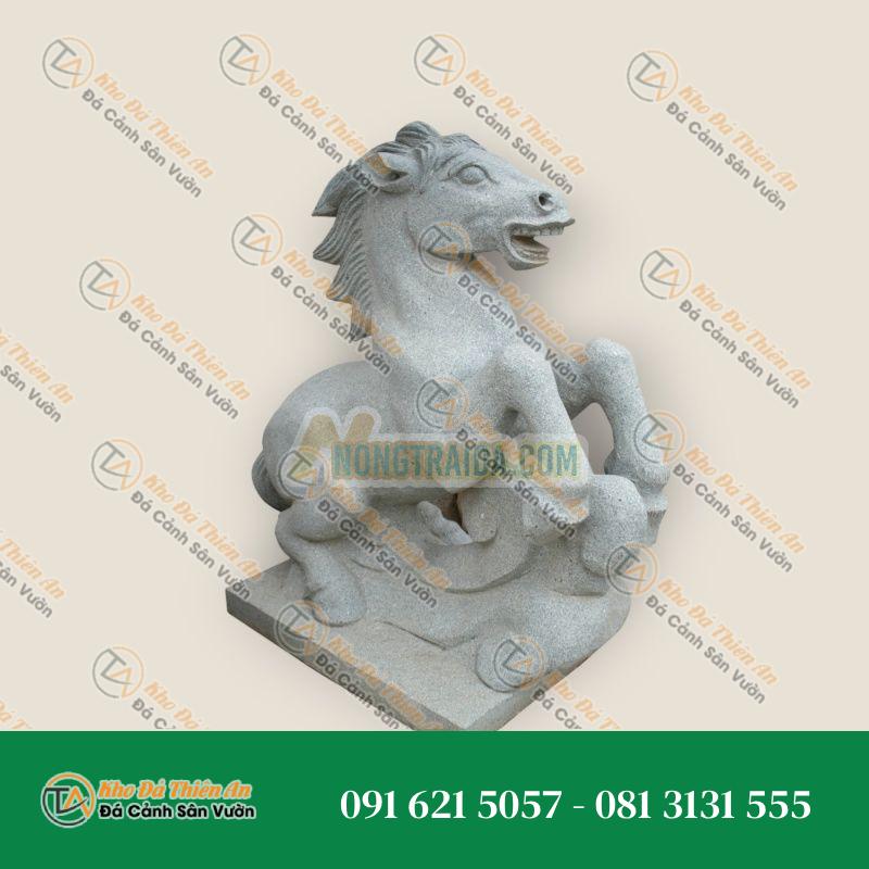 Tượng Ngựa Ferrari Đá Granite Màu Xanh – Biểu Tượng Sức Mạnh & Thành Công