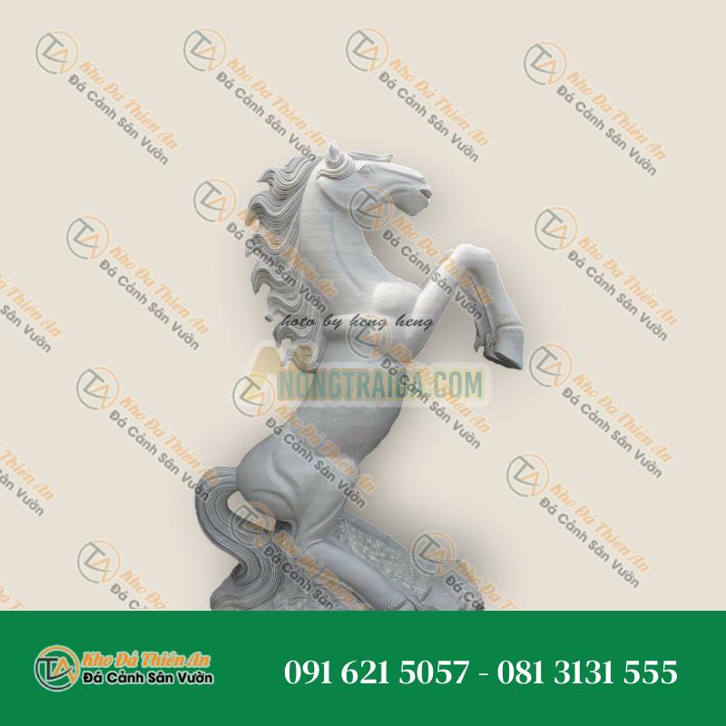 Cặp Tượng Ngựa Phóng Dài Đá Cẩm Thạch – Sức Mạnh & Thành Công