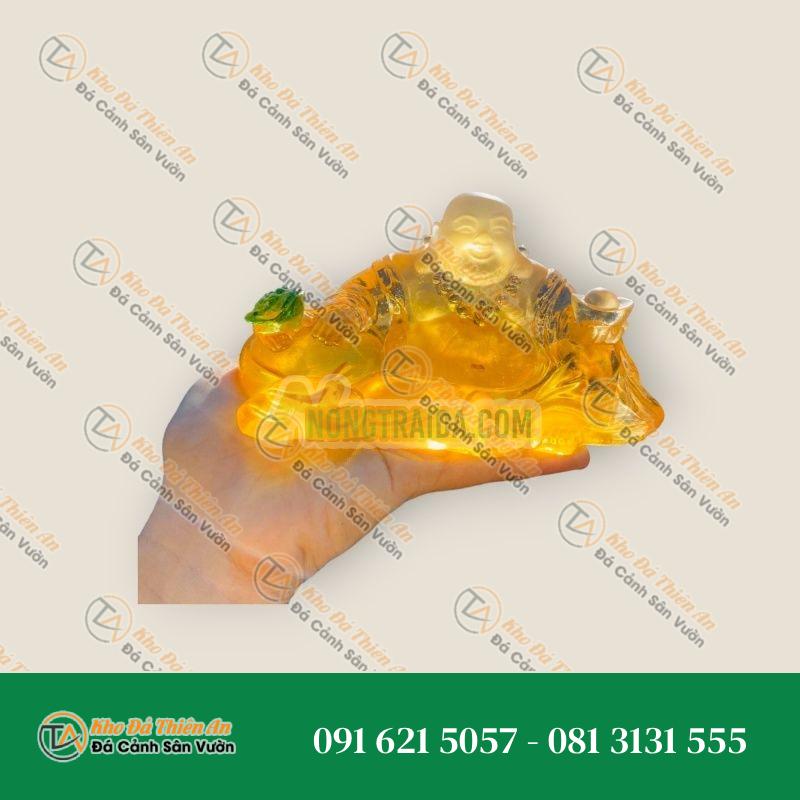 Tượng Phật Di Lặc Cầm Thỏi Vàng Đá Lưu Ly Vàng – Chiêu Tài Lộc, May Mắn | Khodathienan.com