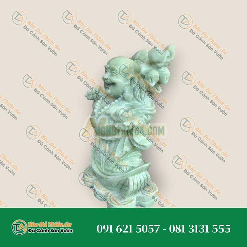 Tượng Phật Di Lặc Đứng Gánh Đào & Cầm Thỏi Vàng – Đá Cẩm Thạch Trắng Xanh – 30cm – Phong Thủy May Mắn, Thịnh Vượng | Khodathienan.com