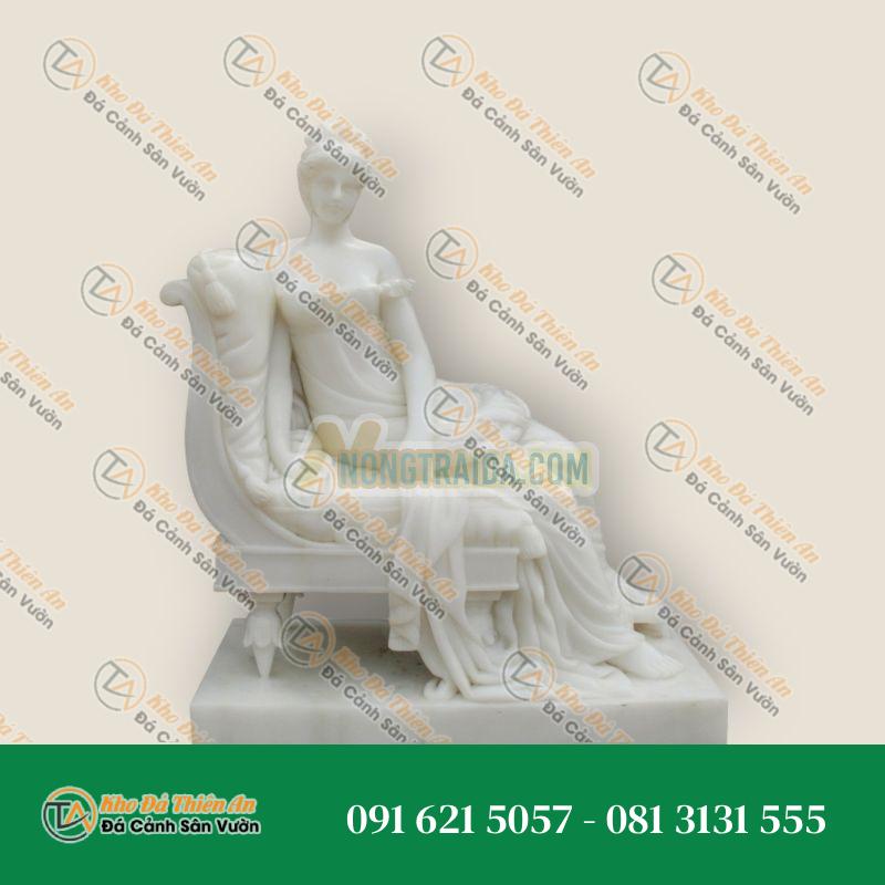 Tượng Phụ Nữ Cổ Điển Ngồi Ghế Dài Bằng Đá Cẩm Thạch Trắng – 68x55x25cm