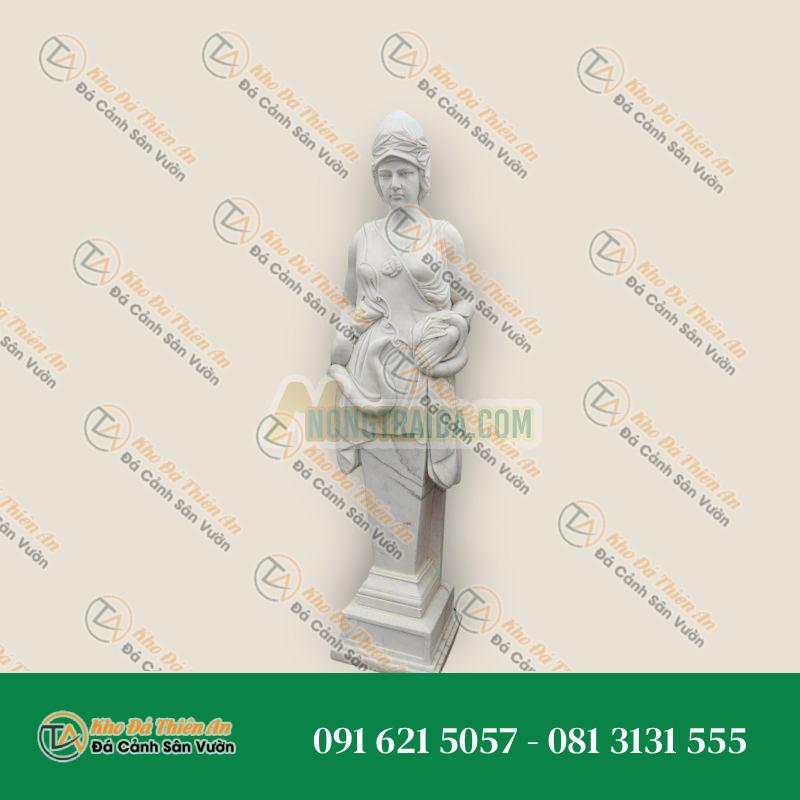 Tượng Phụ Nữ Hy Lạp – La Mã Đội Mũ Trụ Cầm Rắn Bằng Đá Cẩm Thạch Trắng Carrara