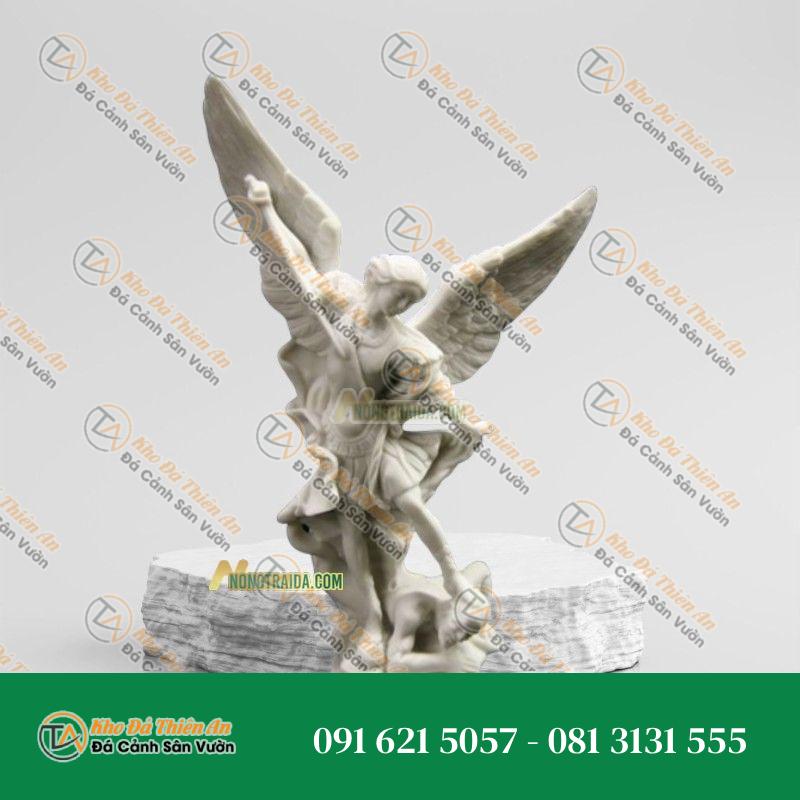 Tượng Thiên Thần Micae Diệt Quỷ Satan – Đá Trắng Kem 185cm – Phong Cách Huyền Bí, Quyền Uy | Khodathienan.com